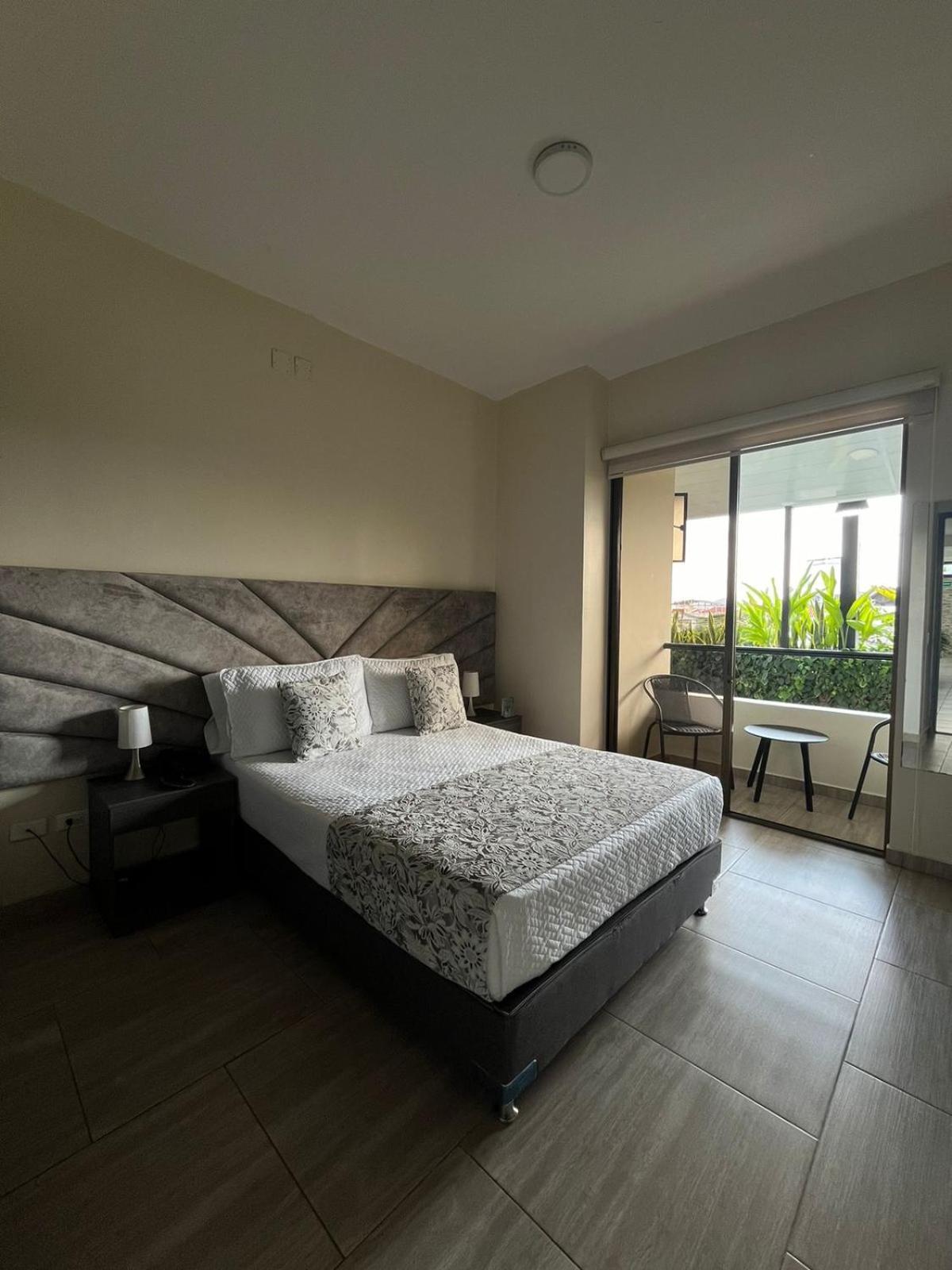 Le Falep & Hotel *